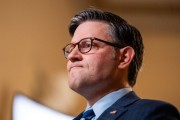 自学六爻特朗普税改案参议院过关有望 共和党议员无人声援马斯克