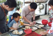 自学六爻“珍珠开蚌”走红 “Z世代”玩转传统产业的N种可能