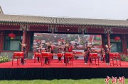 自学六爻中外儿童在北京宋庆龄故居庆祝“六一”国际儿童节